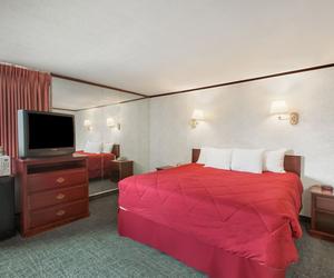 Photo 2 - Schenectady Inn & Suites