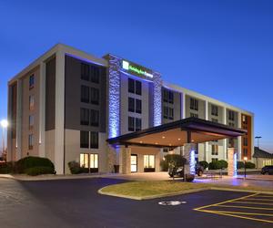 Photo 2 - Holiday Inn Express Rochester - University Area, an IHG Hotel