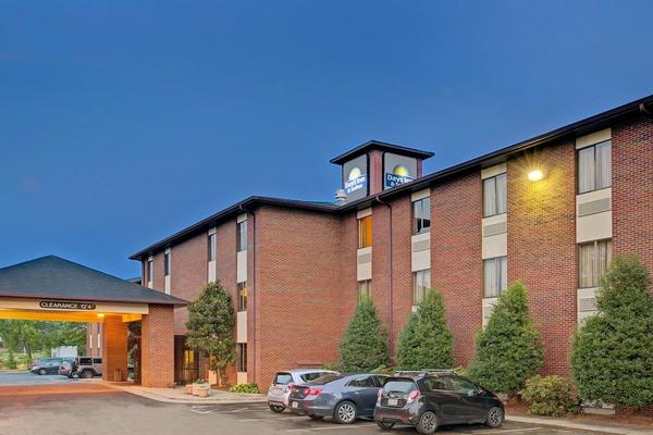 Photo 1 - Days Inn & Suites by Wyndham Hickory