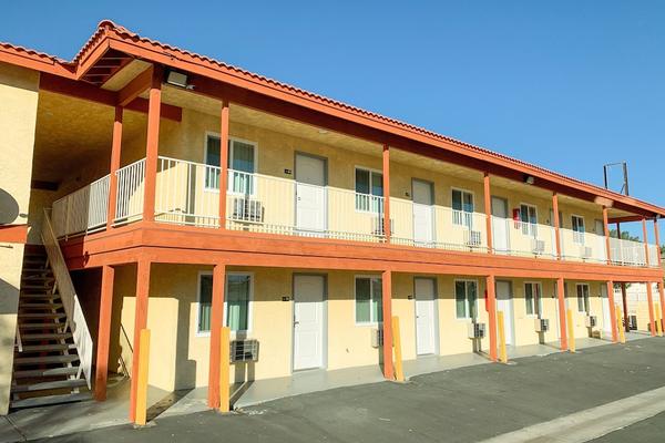 Photo 1 - Mojave Inn