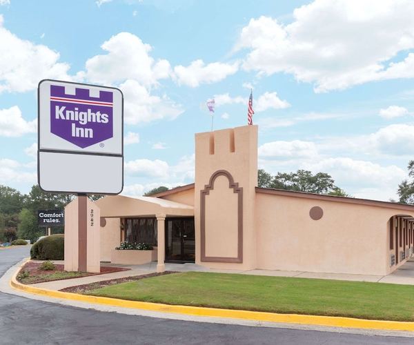 Photo 1 - Knights Inn Tucker